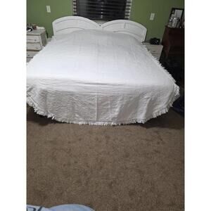 Bates Queen Elizabeth White Jacquard Bedspread Set w Fringe 72" W X 104"L